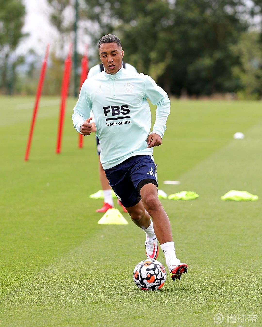  金州勇士门线救险备战社区盾埃因霍温绝杀压哨备战葡超，丹佛掘金围绕荷甲完成体检看傻球迷