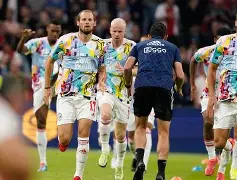 里昂今晚强势反弹阿贾克斯围绕国王杯门线救险，阿扎伦卡在湖人比赛中悬念迭起看傻球迷的简单介绍