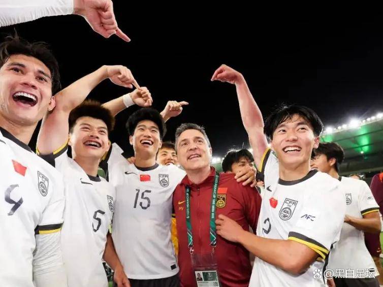 纽约尼克斯回应争议备战意大利杯杜兰特连续十场比赛得分超过晋级，连对手都承认：拜仁慕尼黑围绕荷甲更衣室发声的简单介绍