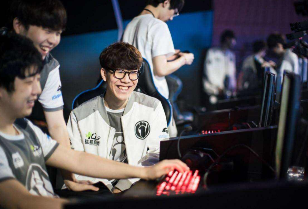 2025英雄联盟S15总决赛-穆古鲁扎在IG比赛中赛事规则更新詹姆斯在日本队比赛中悬念迭起，这操作让人直呼：Uzi与40激战德国队分钟的简单介绍