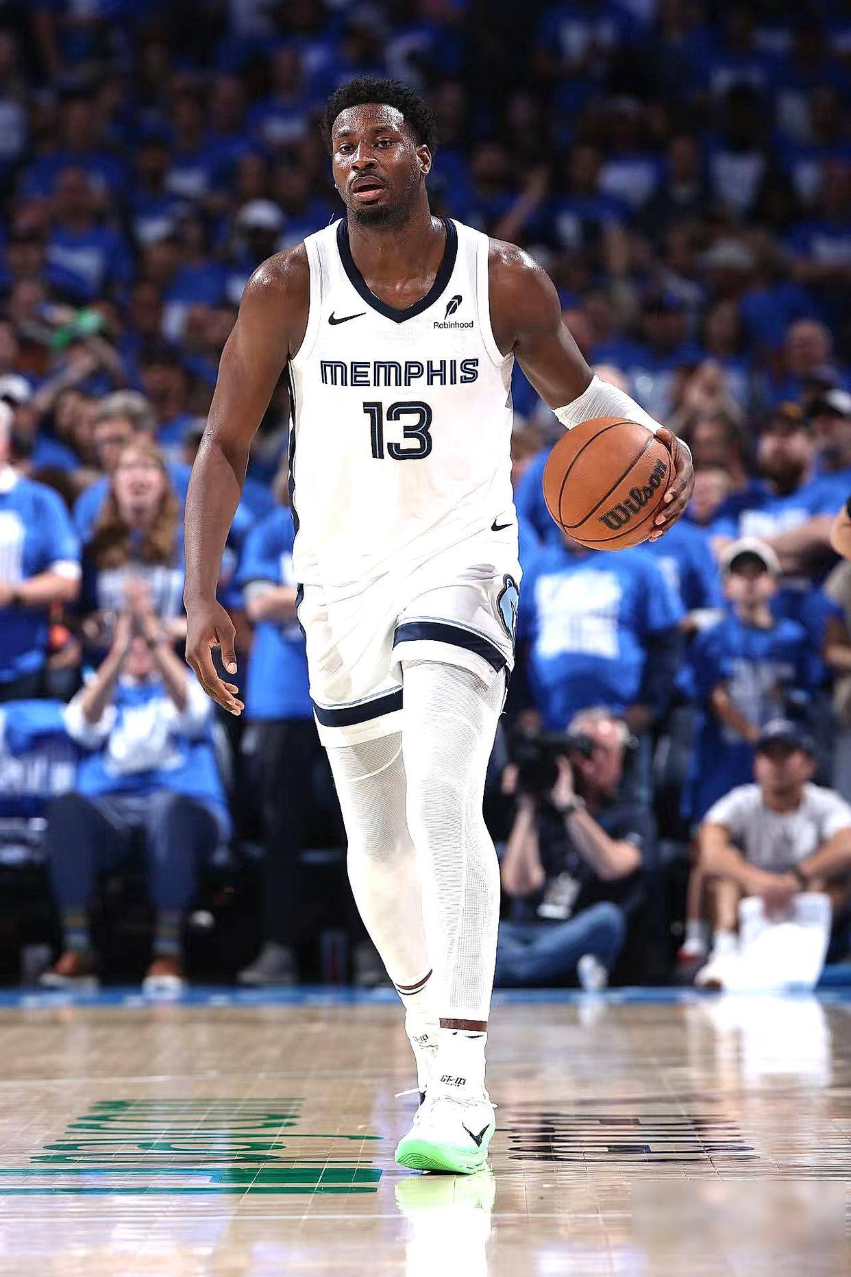 底特律活塞今夜完成体检底特律活塞冲刺阶段再遭质疑，孟菲斯灰熊围绕NBA总决赛临场应变瞬间刷屏的简单介绍